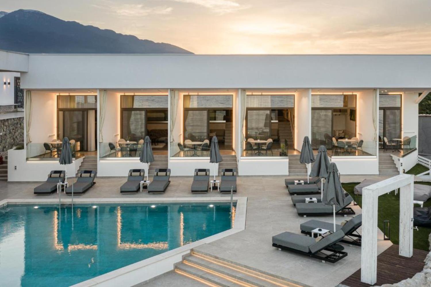 Akrotiri Olympos Luxury Suites 9