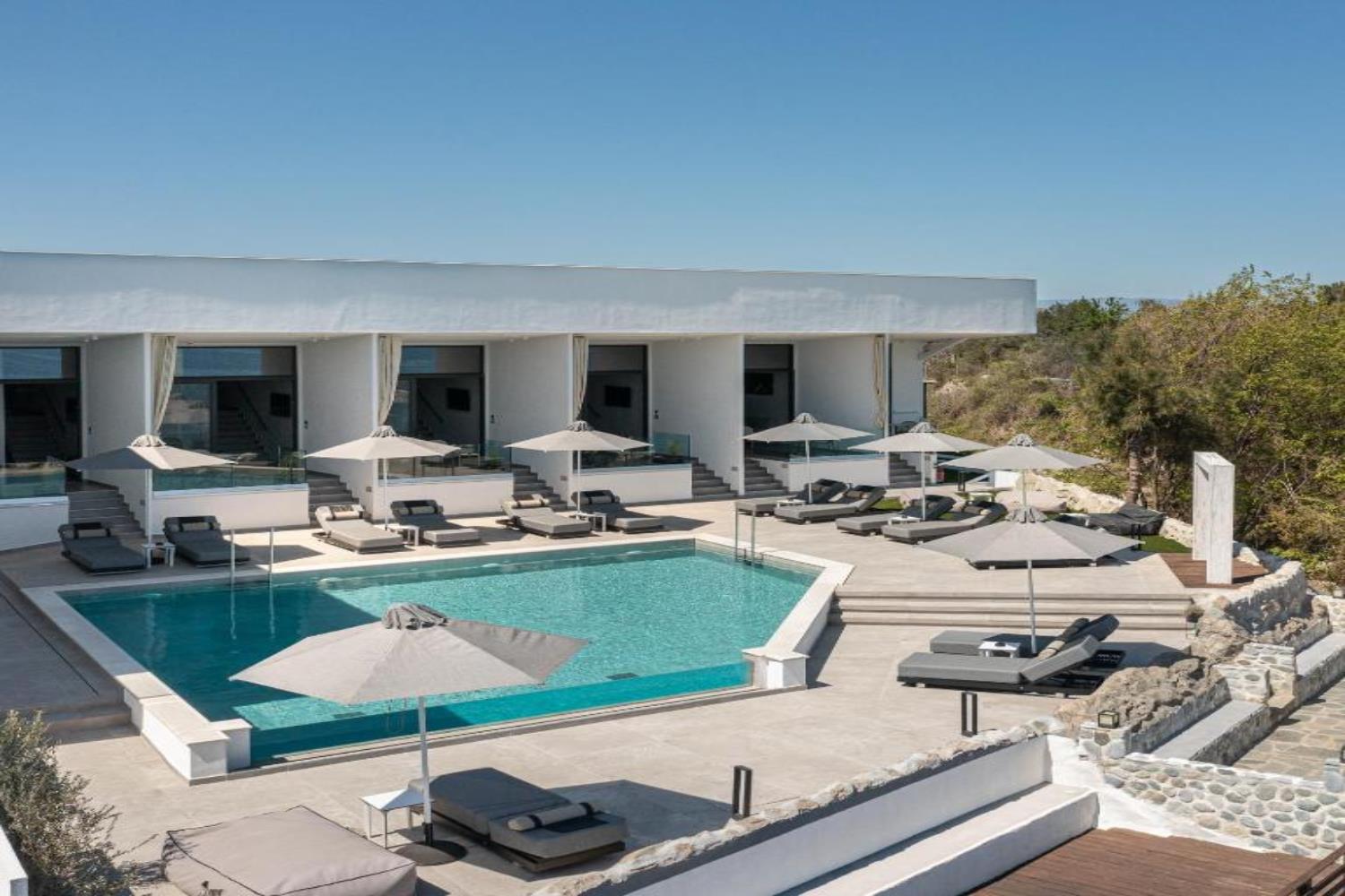 Akrotiri Olympos Luxury Suites 10